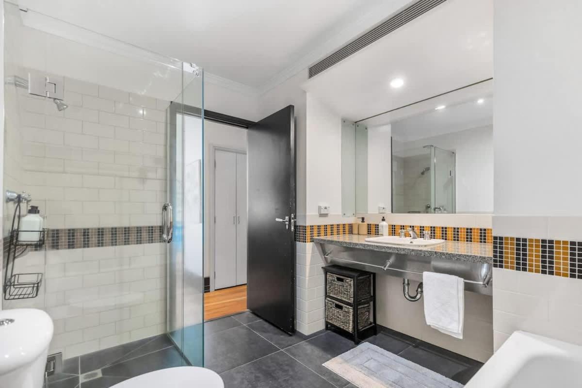 Apartment Spacious 2br In Cbd Pool Gym Parking *