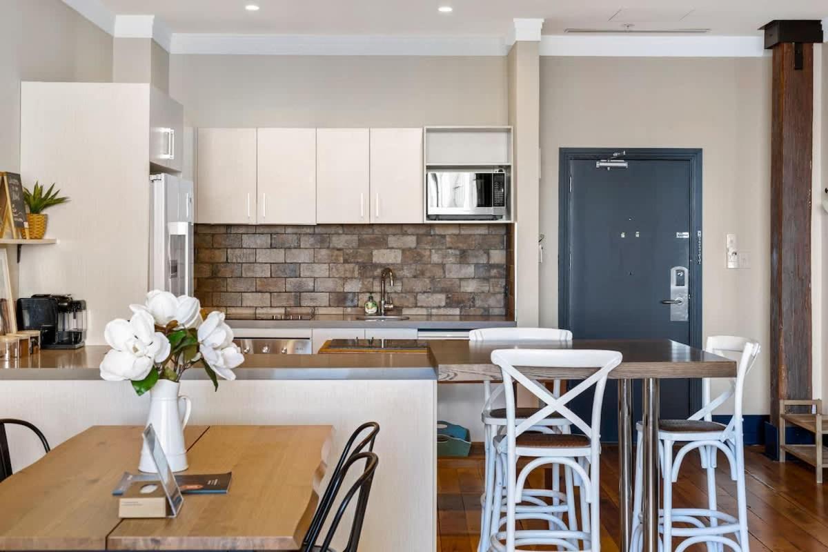 Spacious 2br In Cbd Pool Gym Parking Apartment Auckland