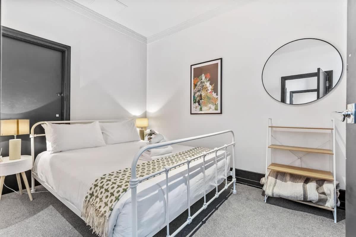 Spacious 2br In Cbd Pool Gym Parking Apartment Auckland