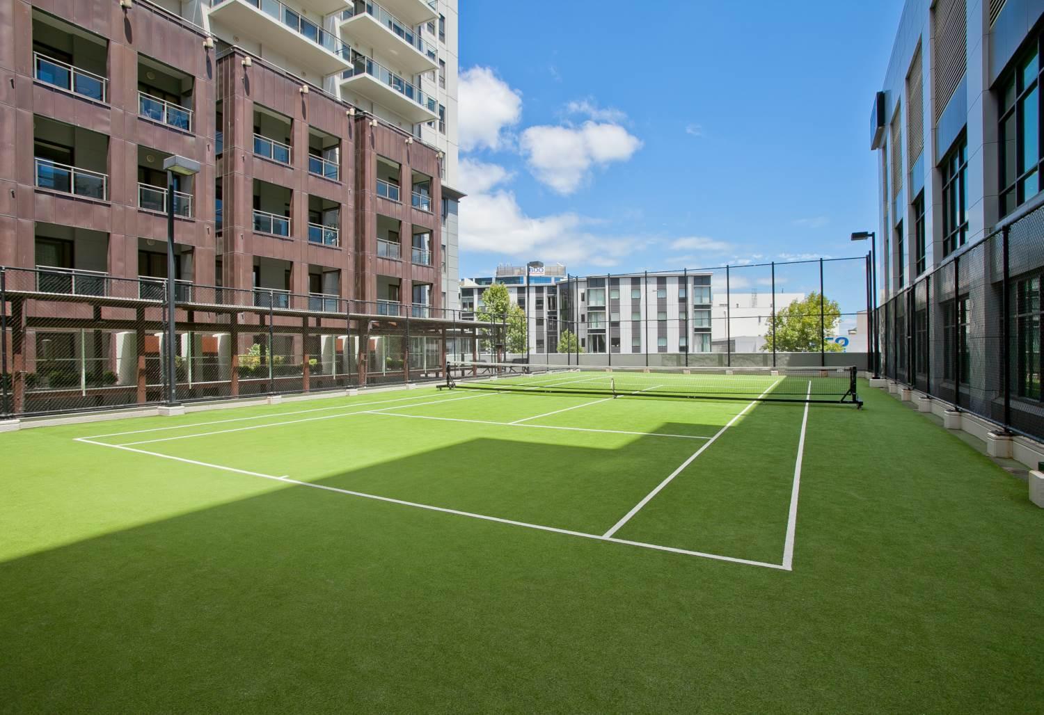Spacious 2br In Cbd Pool Gym Parking Auckland